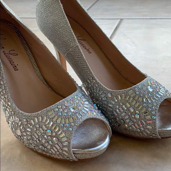 Studded heels - Picture 1 of 6